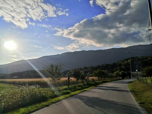 Il colle di San Floriano in primo piano