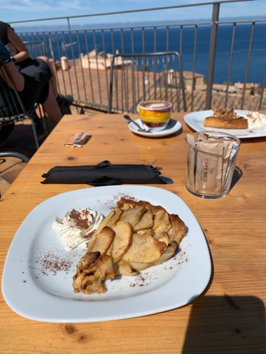 Päuschen in Banyalbufar, immer wieder schön und diesmal auch ein Platz am Geländer:-))