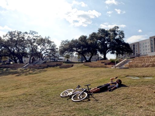 🎵 I'm gettin' tanlines for Christmas! 🎵