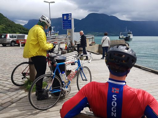 Fergeventing, her ble bilene stabla på plass av noen som må være verdensmester i tetris