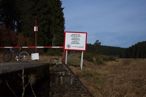 Dat gezegd hebbende; ik ben ook oud en onwijs genoeg om hier gewoon écht niet, ook niet een klein stukje, door te fietsen.