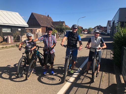 Start zur traditionellen Jahres Radtour mit Roland und Anne