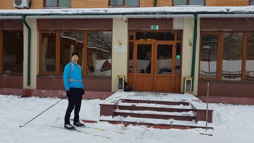 Утро 9 января около гостиницы. Получилось прям по-европейски: ski-in/ski-out :-)