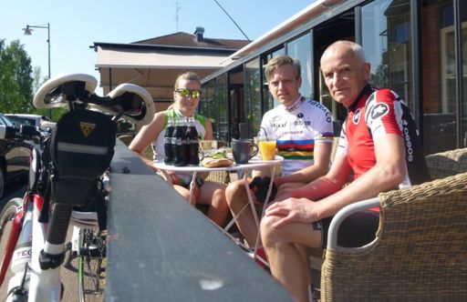 Lisa anslöt i Gustafs och här har vi kommit fram till Siljans Konditori.