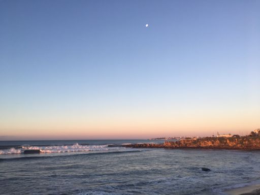 Encontras a Lua?/ Spot the Moon?