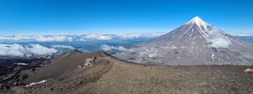 Подъем на Авачинский вулкан. С видом на Корякский вулкан (высота 3456 м).