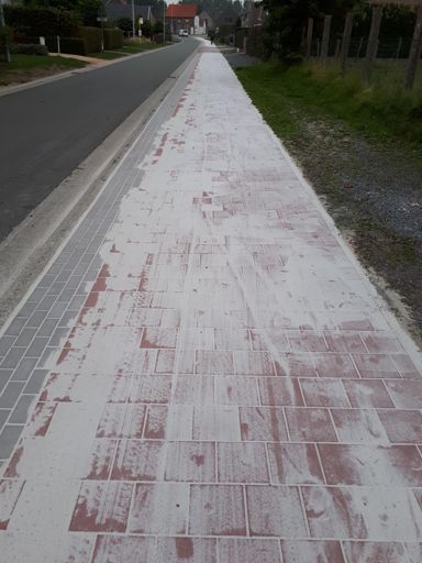 Voegskes schoon opgevuld, juist de waarschuwing voor den bocht ontbrak 😱