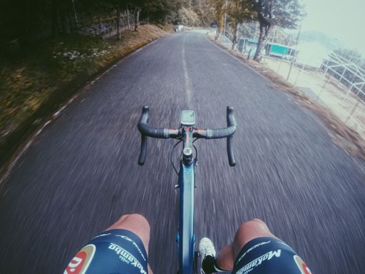 L’inizio di una lunga giornata in sella