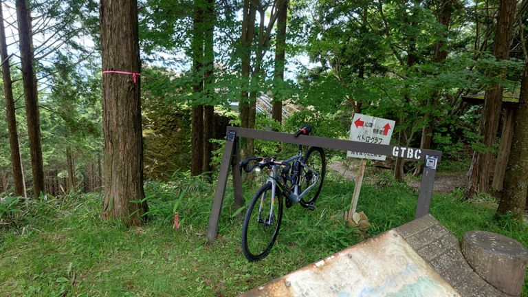 いつもの如く、止まるか登頂するまで写真がないので、いきなり到着。