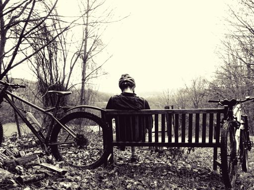 der eine kommt gerade an, der andere ist schon feddich mit rauchen🤷‍♂️