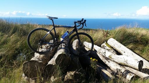 Natural habitat for this cheap and cheerful gravel beast. Getting its breath back after a couple of big climbs and looking forward to a big fireroad smash to the shore.