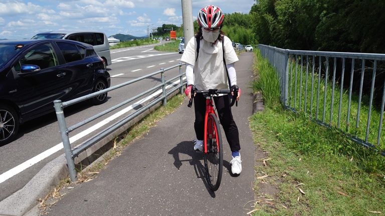 奥様、歩道だけどちょっとだけ公道デビュー。