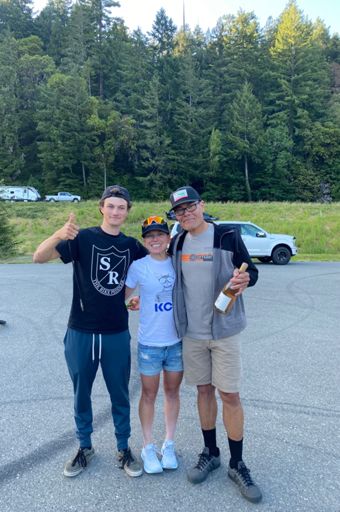 Hung with these hammers today, Flavia 🥰 such a great ambassador for women, girls, men and the sport. Ian 18yr. old pro series champion, good kid, polite, humble and riding one handed wheelies up the steeps all day 😆