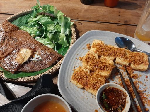 Vegan lunch. Looked good. Bland food