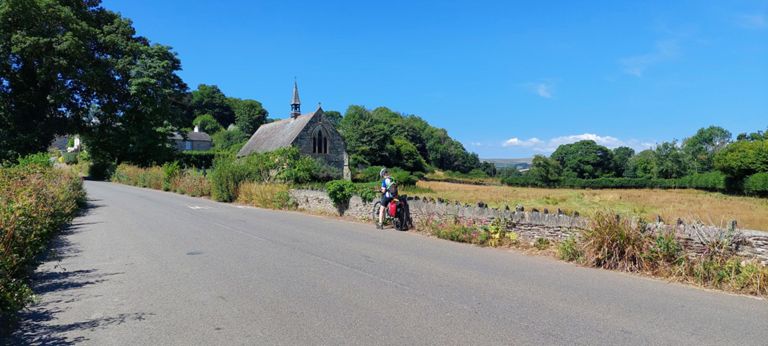 St James church, Avonwick https://en.wikipedia.org/wiki/File:St_James_Church,_Avonwick_-_geograph.org.uk_-_1067227.jpg