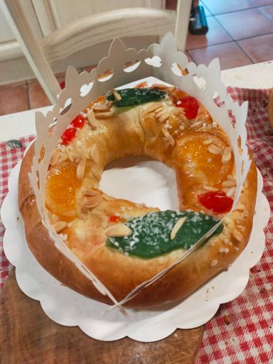 Tortell de reis ,ben guanyat i ben car 22€ però sensa massapà 