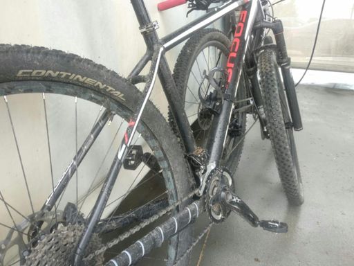 Brudasy na myjni wodnej