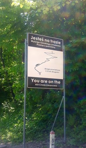 W niektórych miejscach przypominając węża!