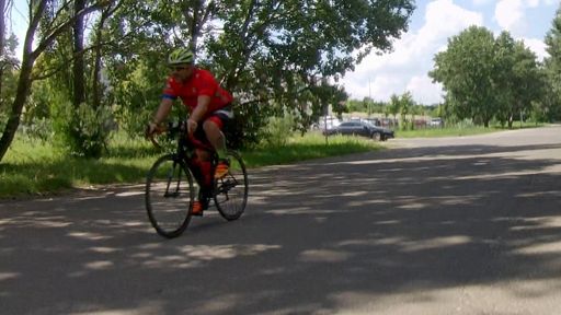 SZia! – Kezdem a melegítést 8 perc laza pörgetéssel.