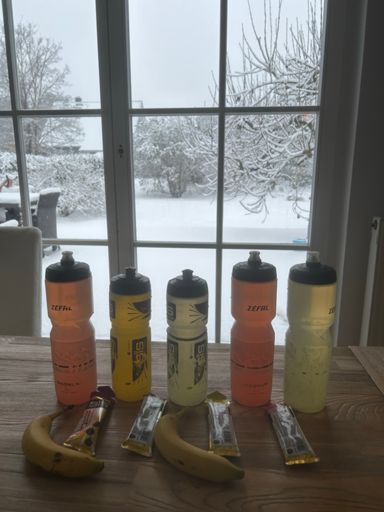 Gotta work on my fuelling game🤢 Came one bottle (120g) and one gel (25g) short of the plan. Just couldn’t keep up… Being a heavier rider is cruel in more than one way 😀😆😵‍💫