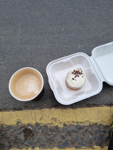 Latte & vanilla cupcake