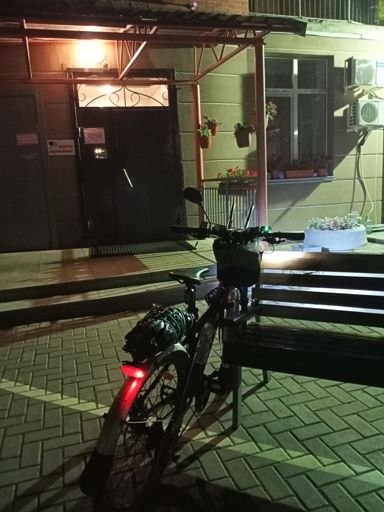 Подъехала к точке сбора, к напарнику на заезд. Из дома выехала в 2 ночи, поспав пару часов