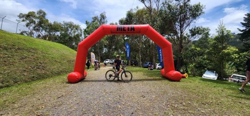 La vara es que llegue primero, mordido con otro compa.