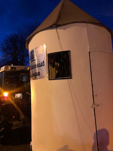 Da drin war der gesamte Ortschaftsrat. 24 Leute!!