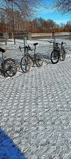 Lefty (in der Mitte) ersetzt nun erst einmal den in der Werkstatt befindlichen Dusty