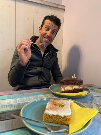 Can I have a cake please🙏🏼