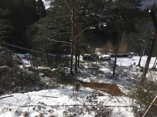 Båten ved brygge til høyre
