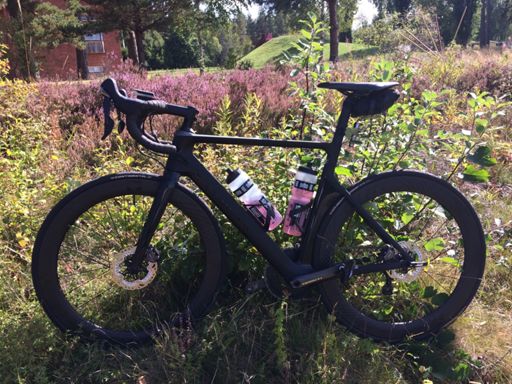 Training to drink from big assed bidons 💦