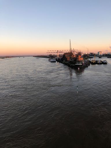 Hafeneinfahrt von der Uerdinger Brücke