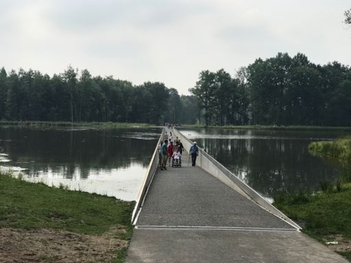 A bike path through water ... awesome!