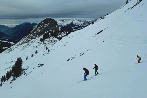 A nice pisted black down from Charmosiere