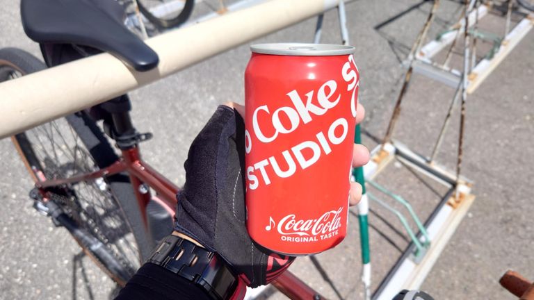 量的な問題で缶の方を...