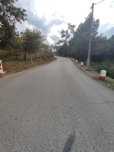 Primeira seria do día: a que sube dede a EN-101 ata a estrada de Lordelo ao Bonfim por Trute. Este quitamedos vintage restaurados prometen 😬😬😬