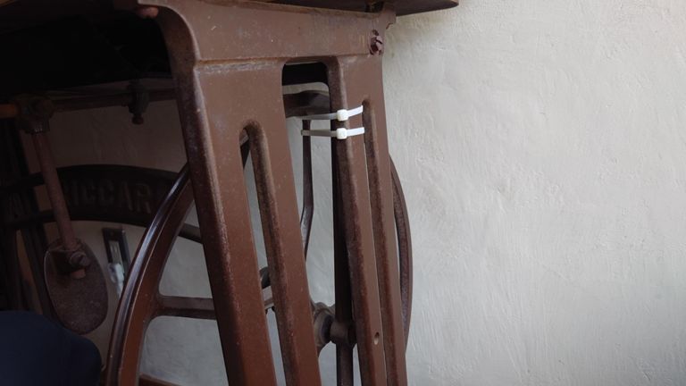 固定してあって足踏みできませんけど...