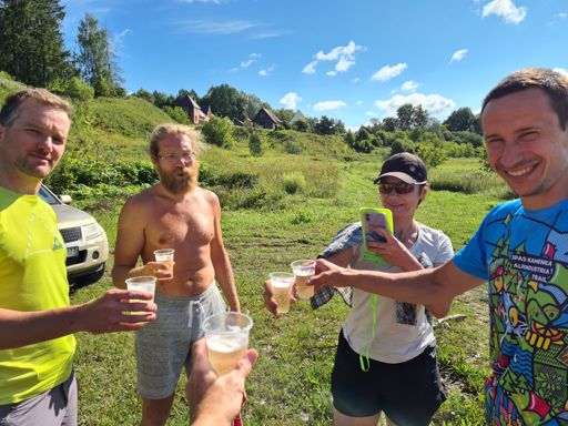 Шампанское перед стартом - залог успеха :-)