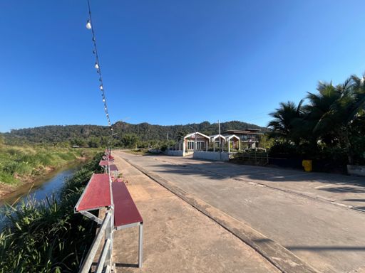 The guesthouse along the Hueang river in Na Haeo last night, tiny here but it’s the border with Laos.  Followed it from a bit downstream for 3 or 4 days in 2019 to its confluence w the Mekong