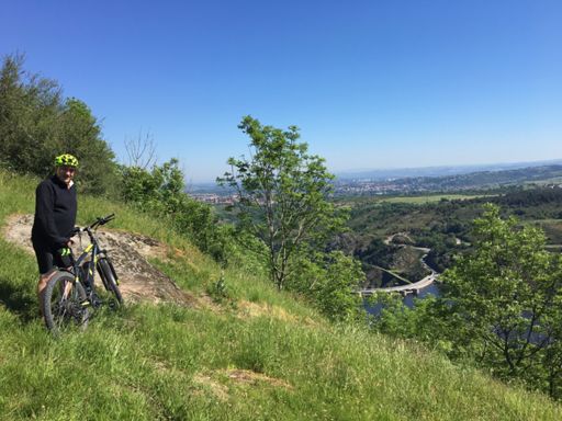 Barrage de grangent depuis château d'essalois