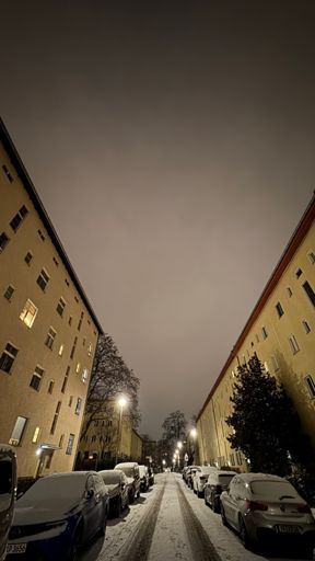 Winterliche Ruhe in der Carl-Legien-Siedlung im Norden Prenzlauer Bergs durch den frisch gefallenen Pulverschnee. ❄️ Nur der Wind frischt jetzt um Sechs am Abend langsam eisig auf. 💨