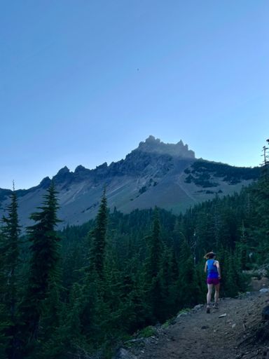 Eric pic! 📸 Such a cool view of 3FJ on the west side. We crossed only one, very short snowy section on this day. But we’re in the middle of a heat wave, so I think that helped melt the snow in the past week quite a bit.