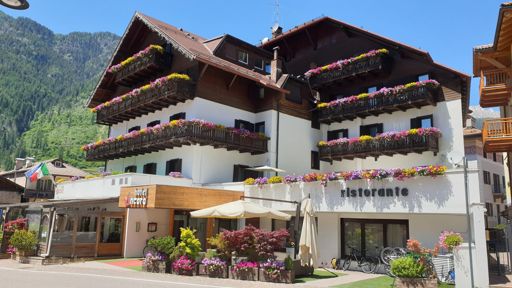 Hotel Ancora in Predazzo 20 jaar geleden onze uitvalsbasis.