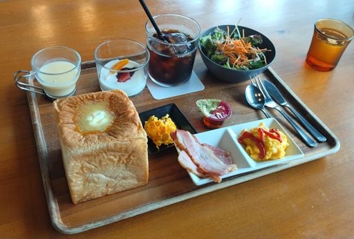 サラダモーニング頼んだはずやのにスペシャルモーニングにされちゃってなかなかのお値段に😂