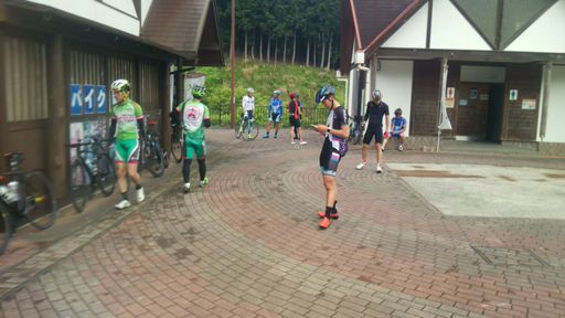 茶倉で休憩。
すでに足が半焦げ。