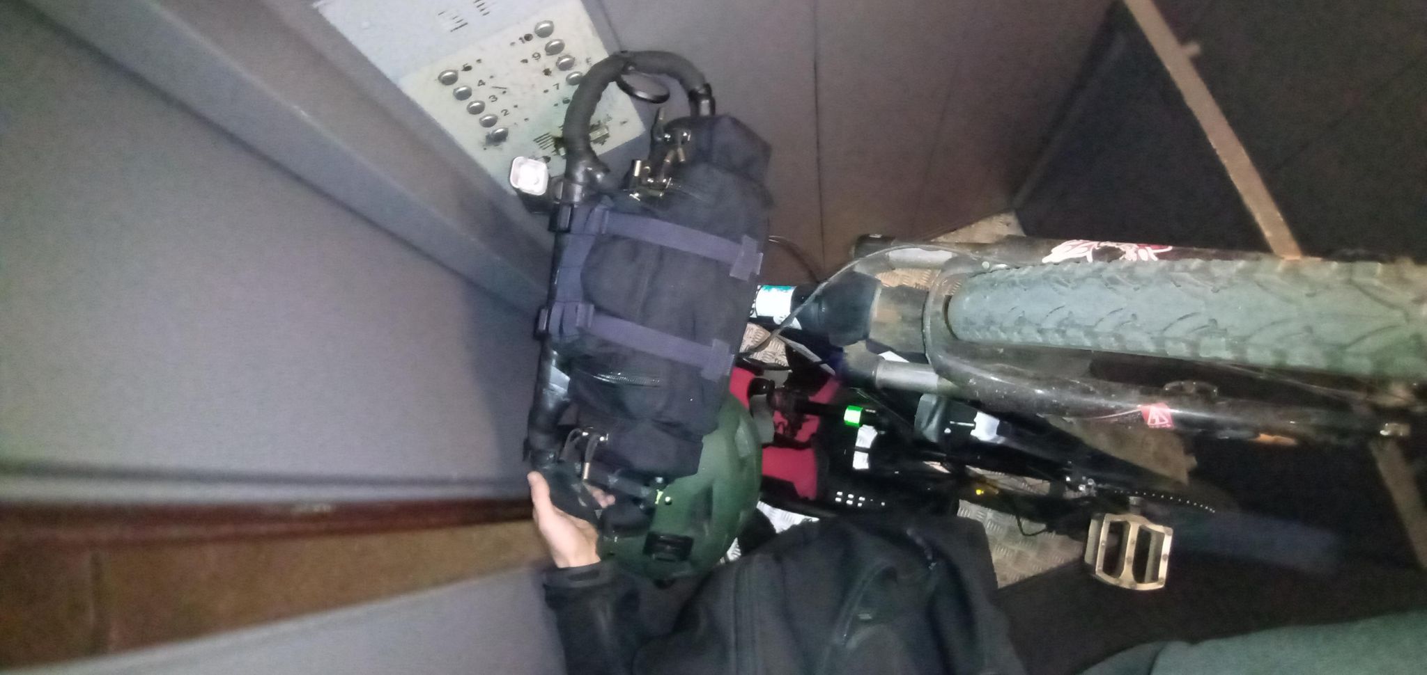 Smn5n_KwKJFWWcpR61HoCfRe4NXF7YIh0zI1audJ