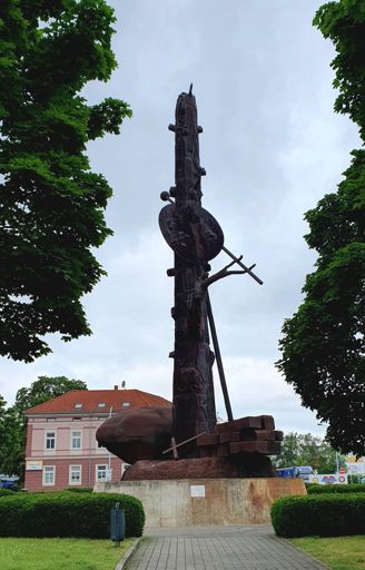 Der Phallus von Riesa. Heißt aber Elbquelle die groß und breit vorbeifließt.