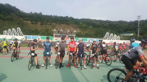 오른쪽 끝에서 손가락 하트 뿅뿅
전체 27등