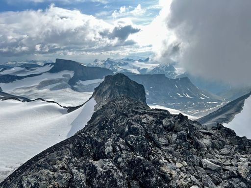 Utsikt från Storjuvtinden